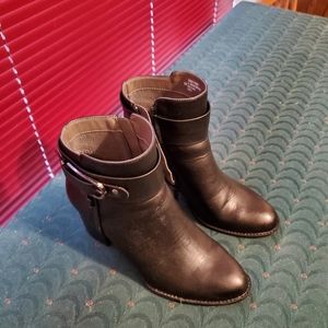 Women's Eurosoftt ankle bootie size 8M